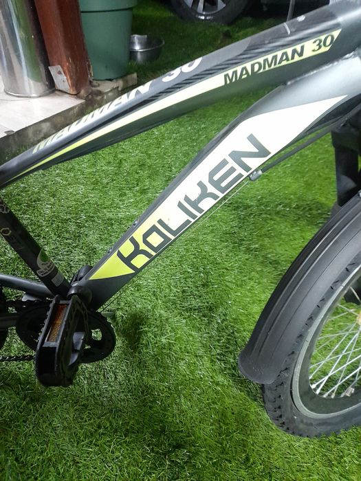 Bicicleta copii aproape noua roti 20. Nu necesita nici o investiție.