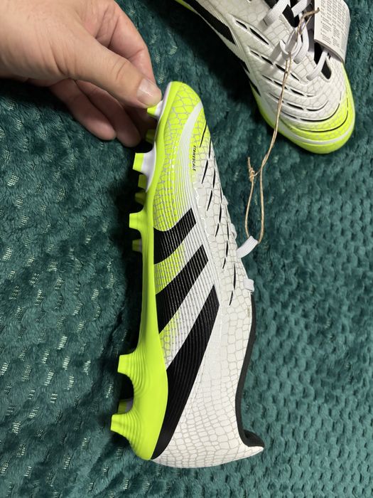 Ghete fotbal adidas noi nr 37