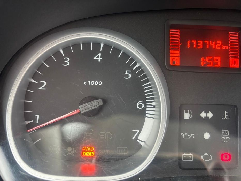 Vând Dacia daster 2013 noiembrie 4×4diesel175000km