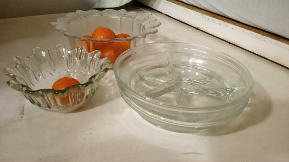 стъклени и порцеланови купи и чинии за ордьоври от соца