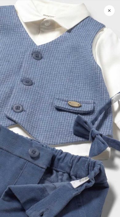 Официален бебешки комплект Mayoral от две части за момче – с папийонка