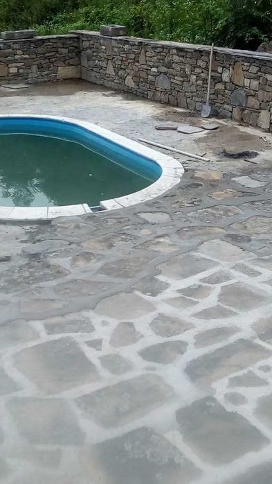 Каменни зидарии и басейни