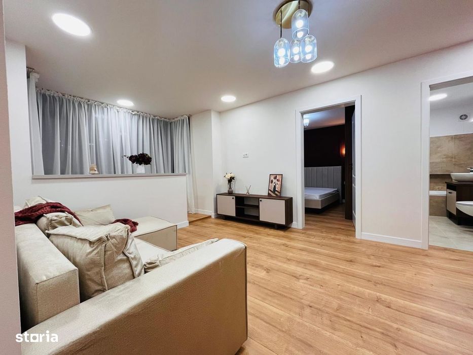 Apartament cu 3 camere, balcon și vedere urbană