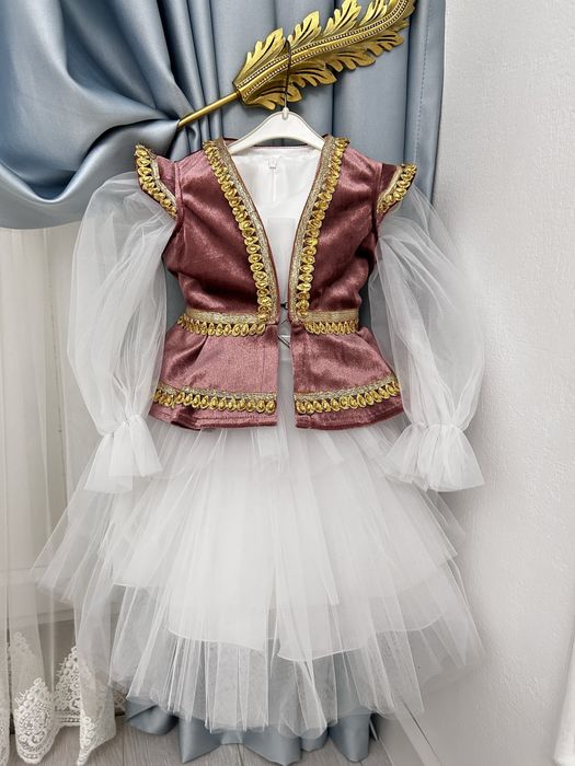 Белое новое платье