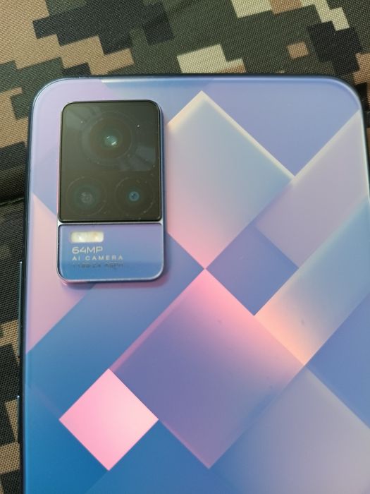 Смартфон Виво В21е