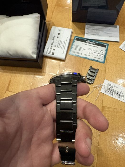 Продавам часовник Casio Edifice ECB 40