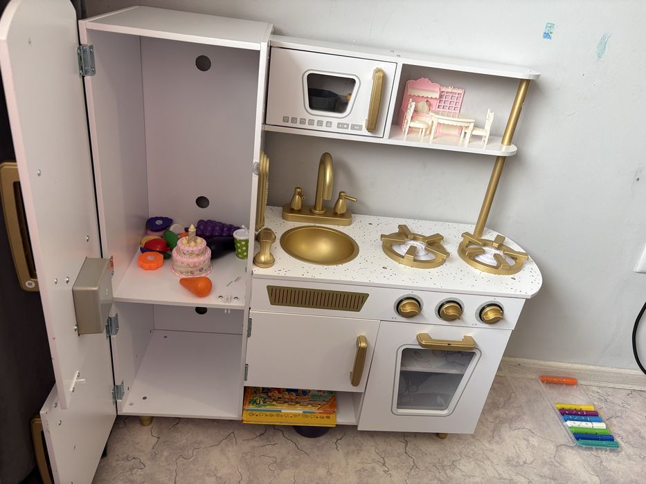 Детская кухня деревянная