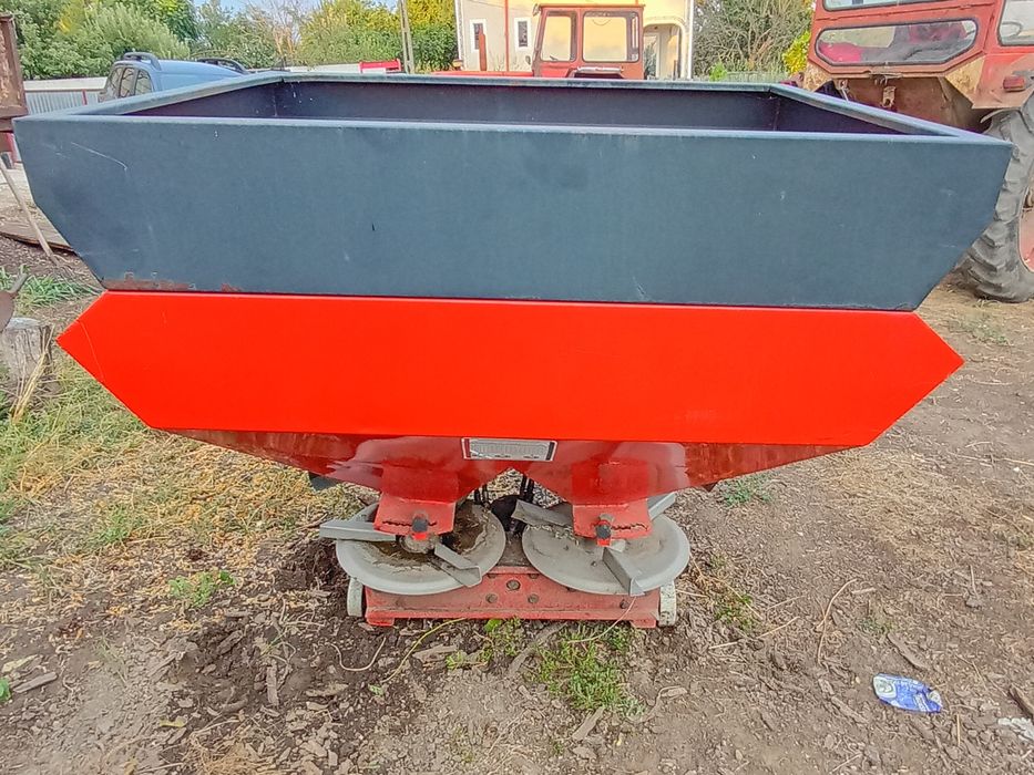 Distribuitor îngrășăminte