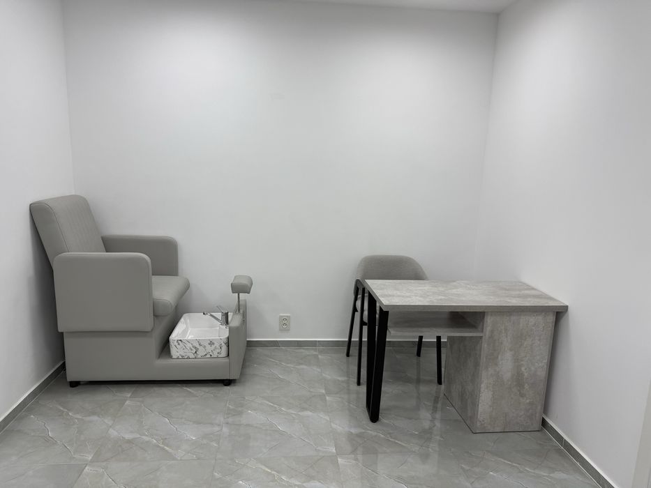 Маникюрный стол аренда