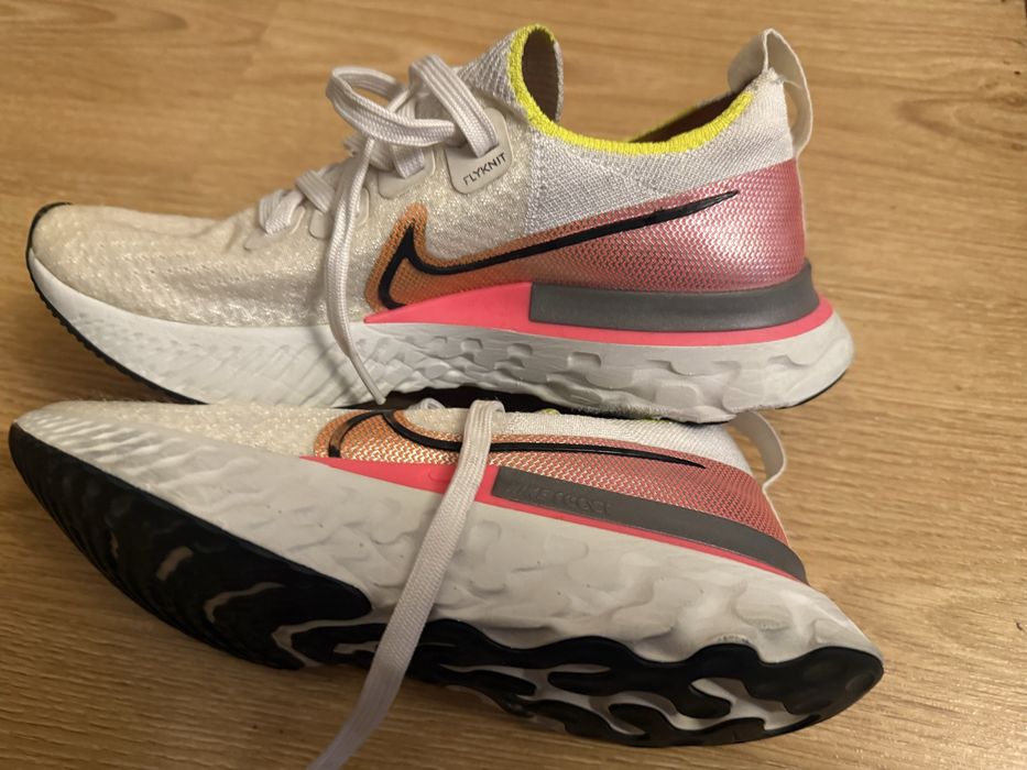 Adidasi Nike React dama