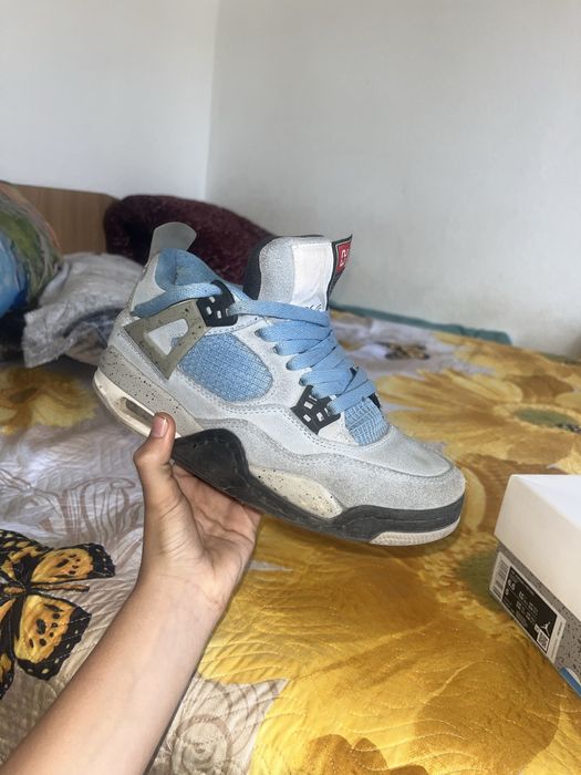 Jordan 4 university blue