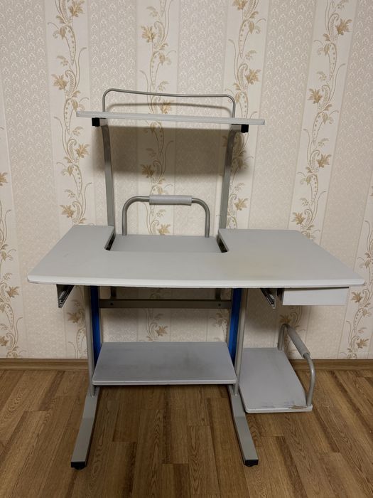 Продам компьютерный стол