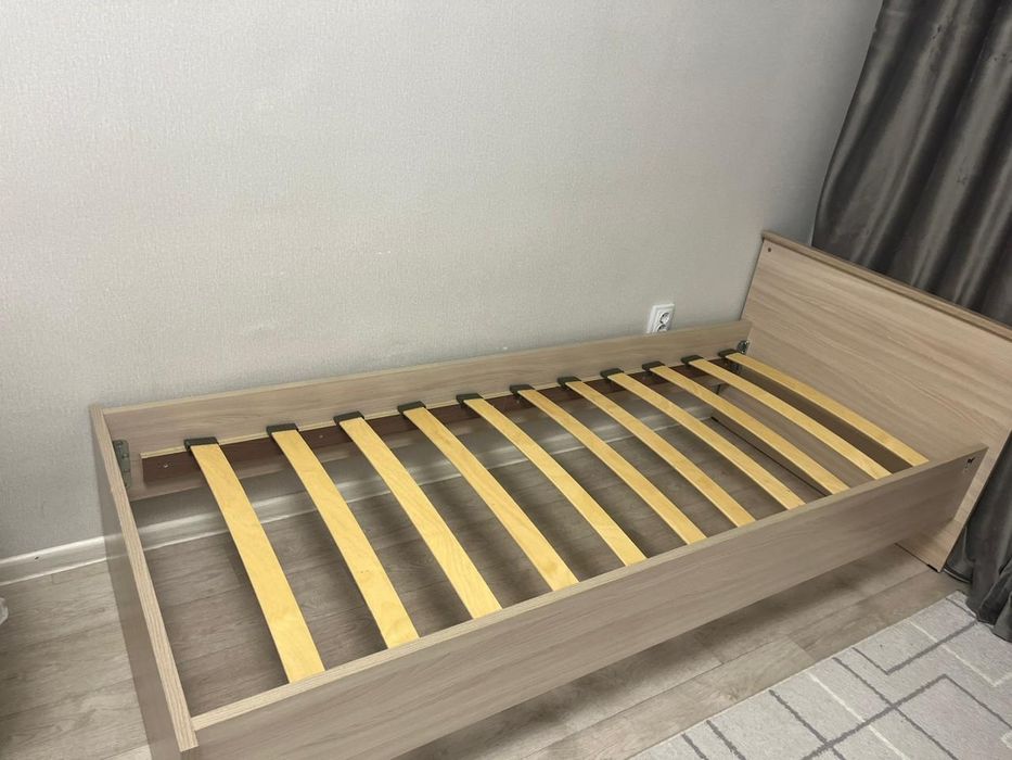 Односпальный кровать с матрасом