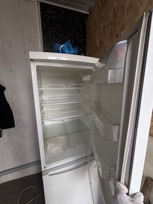 Холадильник Zanussi zrb34