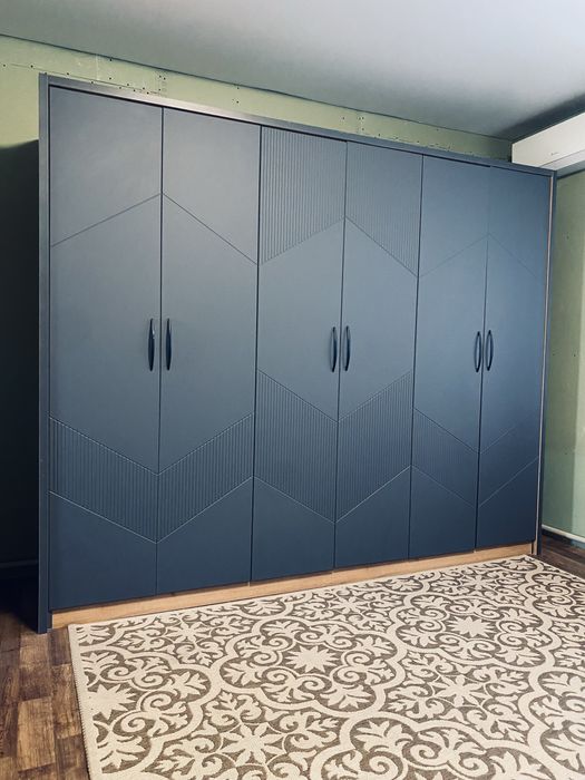 Шкаф большой вместительный