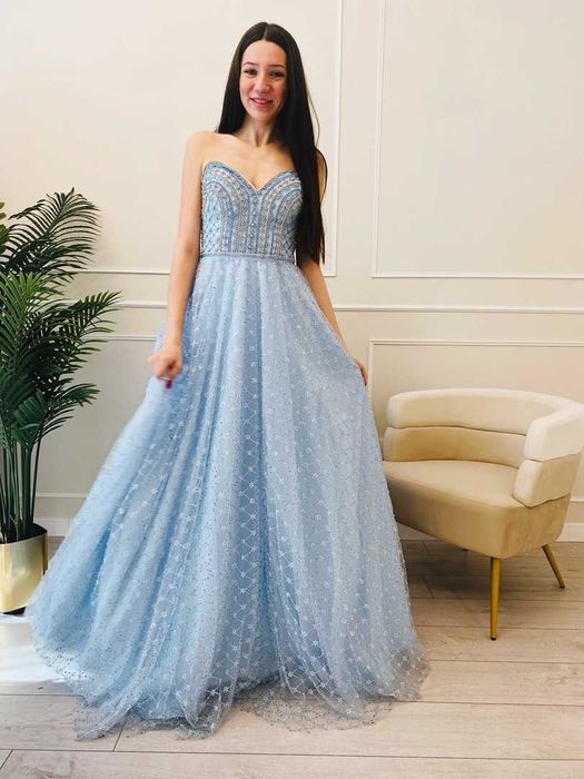 Бална рокля в небесно синьо, обсипана с мъниста, S размер