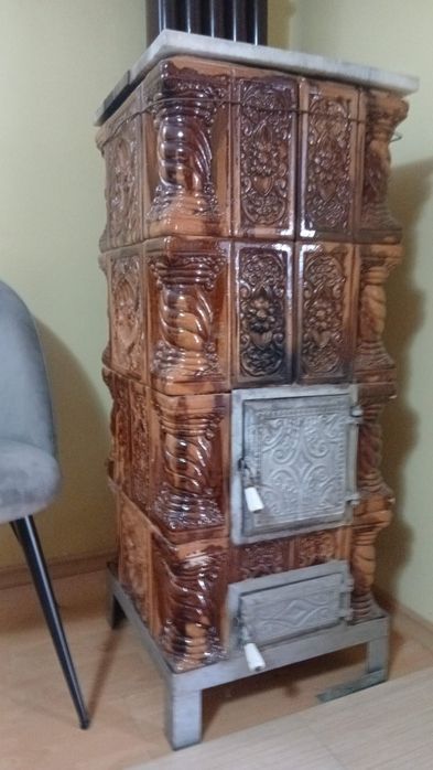 Sobă pe lemne pe suport metalic