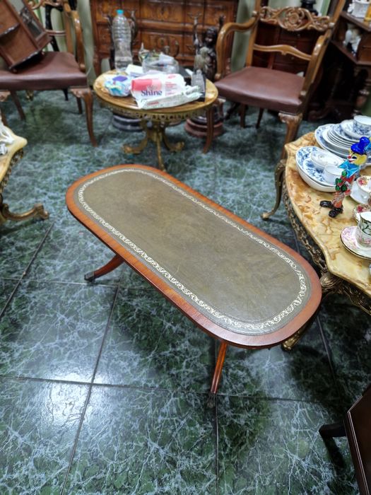 Страхотна антикварна английска холна маса