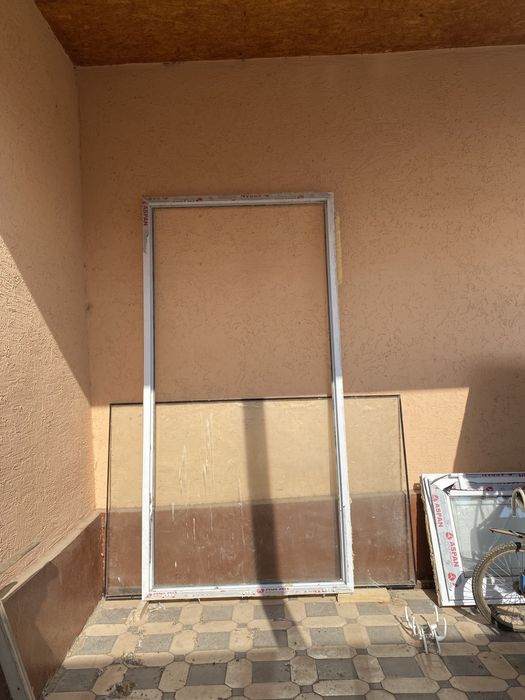 пластиковый терезе есік(чебурашка)