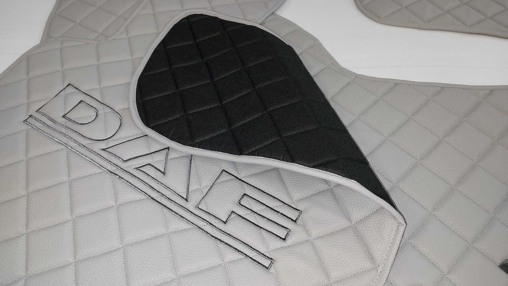 Кожени стелки сиви за Даф ХФ 106/Daf XF 106 с три бродирани лога