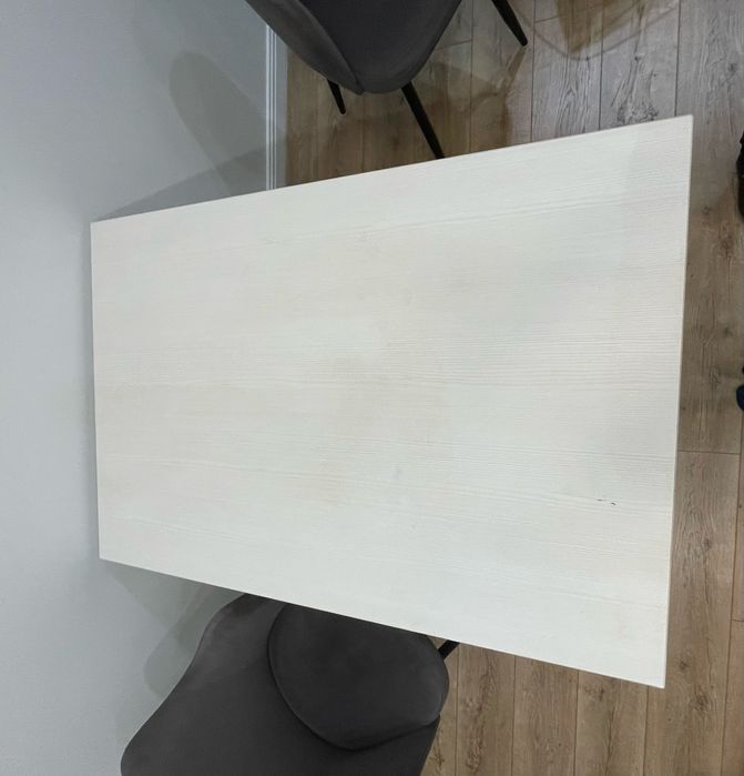 Обеденный стол для кухни