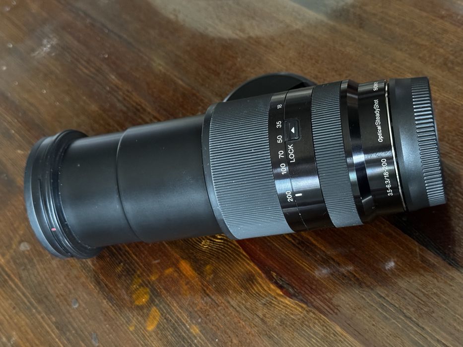 Обектив Sony E 18-200 mm f/3.5-6.3 OSS