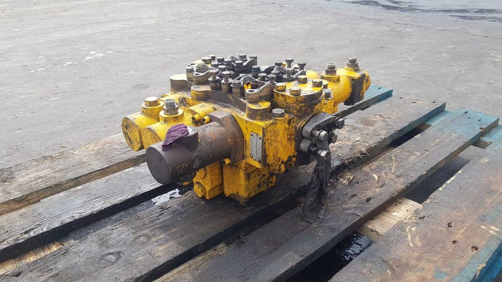 Distribuitor hidraulic buldozer Liebherr PR 712 , 722 , 732 , 742