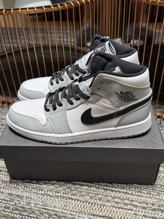Jordan 1 Retro Mid "Light Smoke Grey" 45EUR Мъжки Кецове + Кутия