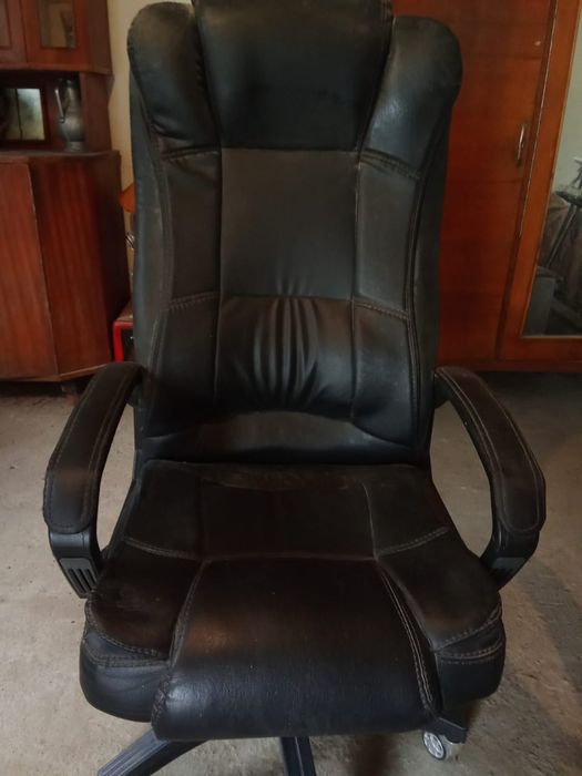 Кресло және  компютерный стол,