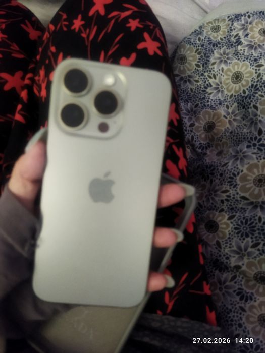 Продаю айфон 15 про
