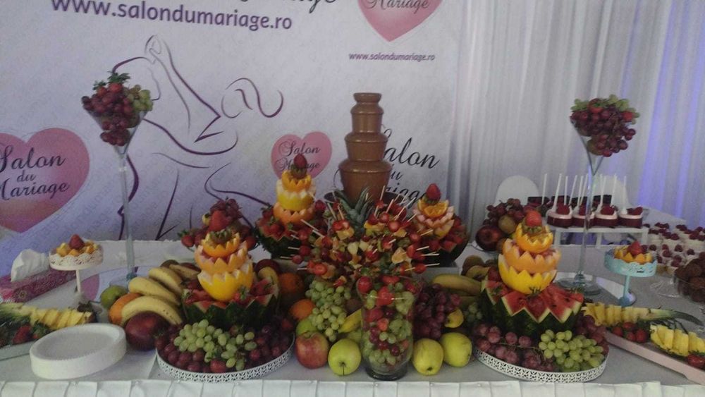 Fantana de ciocolata cu bar fructe