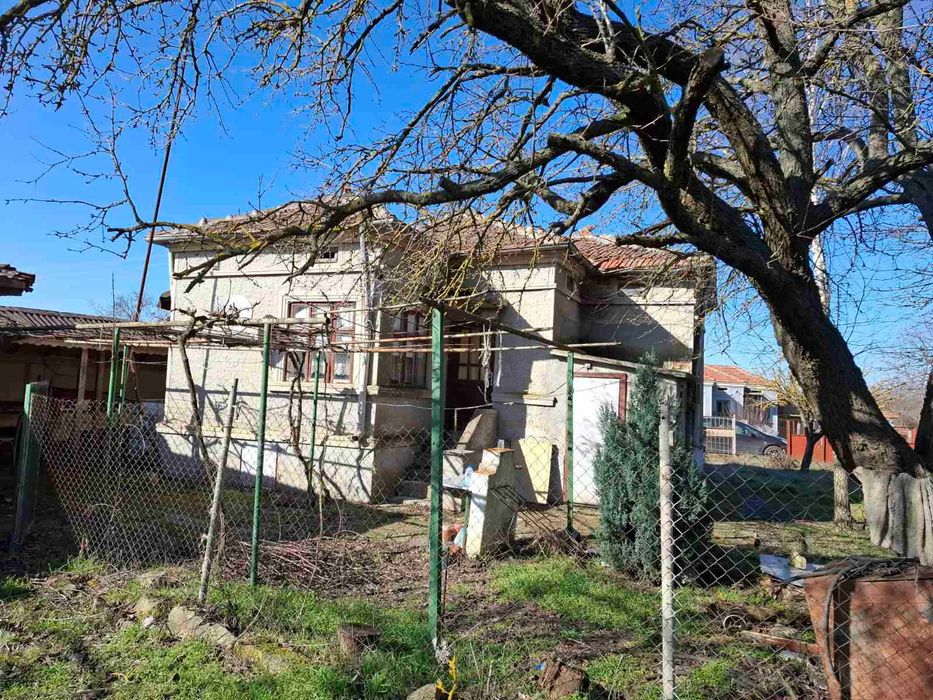 ПРОДАВАМ КЪЩА 90 кв.м. с двор 2.5 дка, с. Миладиновци, община Добрич