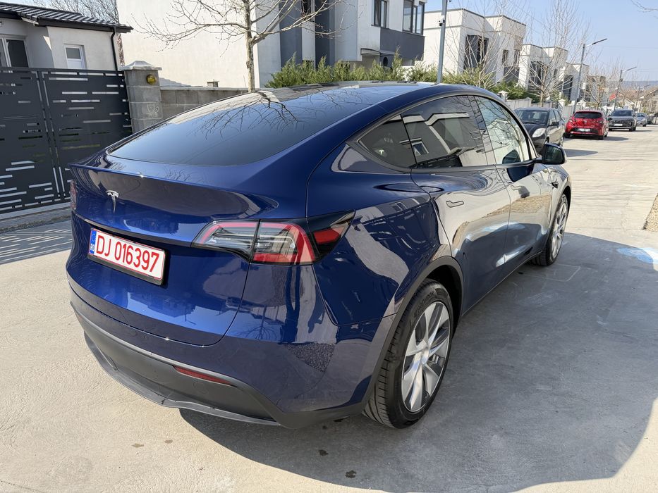 Tesla Model Y 2024