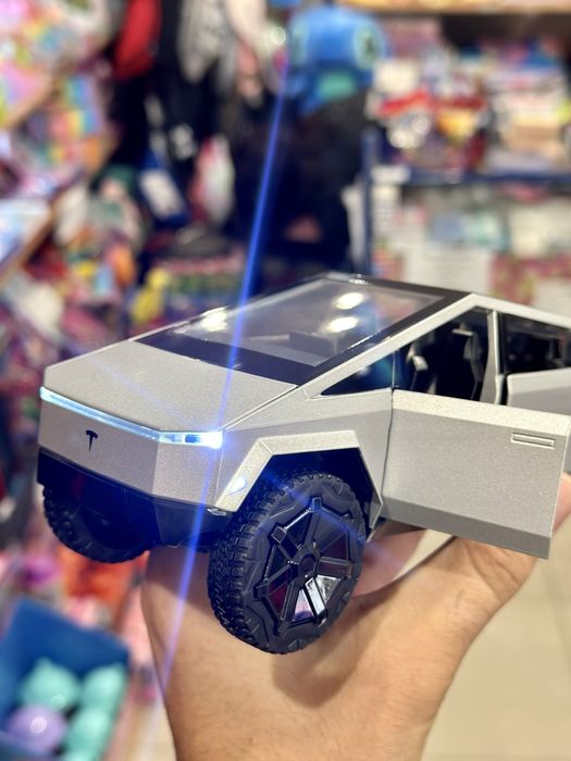 Tesla метална количка/Tesla Cybertruck