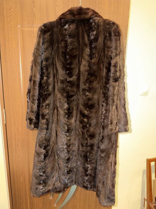 Vand haina de blana lunga din nurca - model clasic