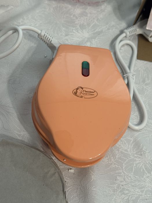 Гофретник е модел Bestron Sweet Dreams (AMW500PE)