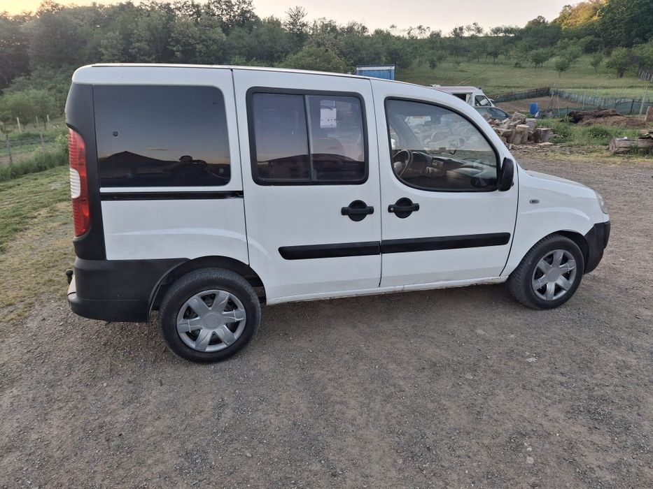 Vând Fiat doblo.