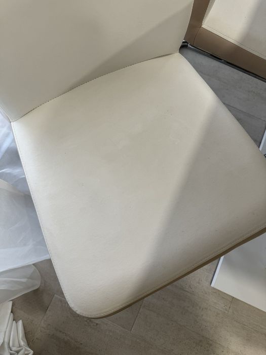 Трапезна маса със столове