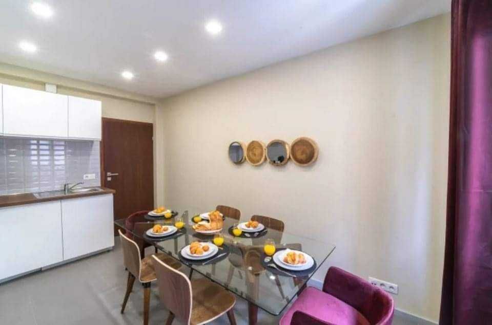 Продава се Тристаен апартамент в София, Дървеница - 110 кв.м за 1773 €/кв.м - Снимка #1