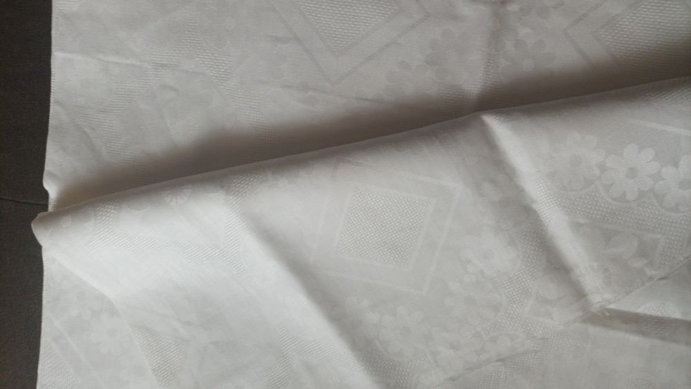 Продавам платове за покривка за маса