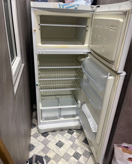 Холодильник indesit