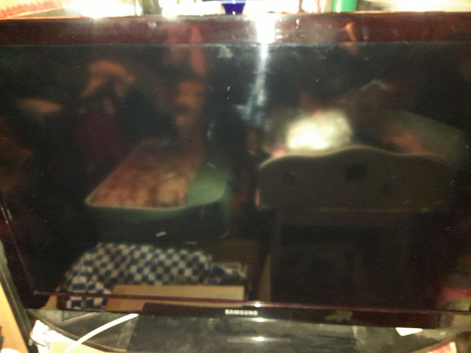 TV samsung cu diagonala de 102 cu un defect.
