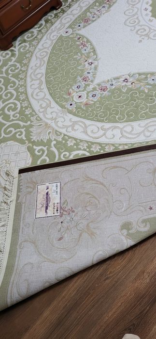 Красивый ковер турецкий  срочно продается