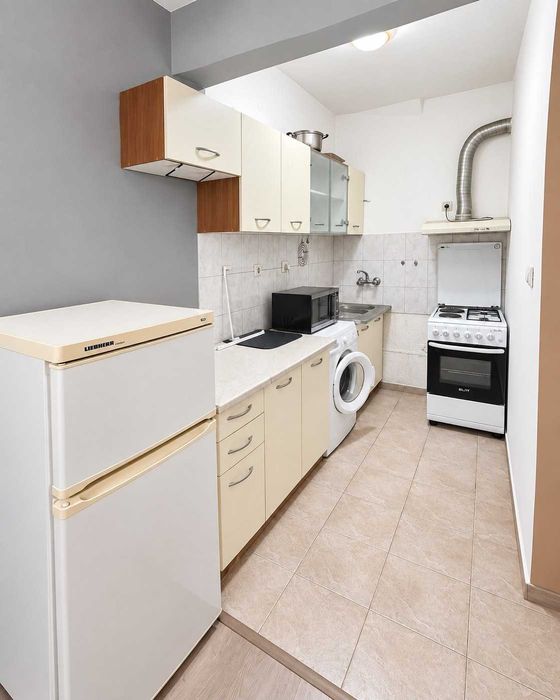 Дава се под наем Едностаен апартамент в Пловдив, Център - 40 кв.м за 280 € - Снимка #2