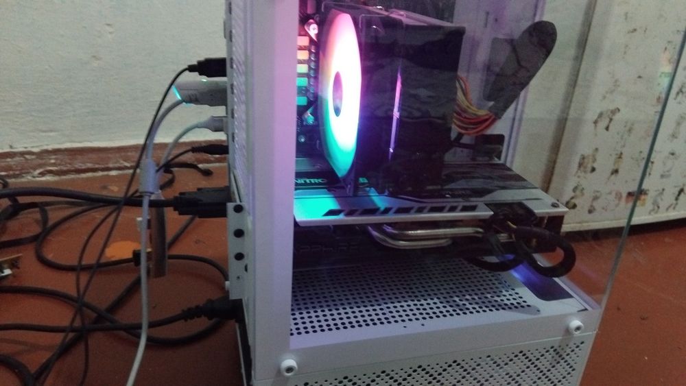 Видеокарта Saphire Nitro+ RX570 4GB