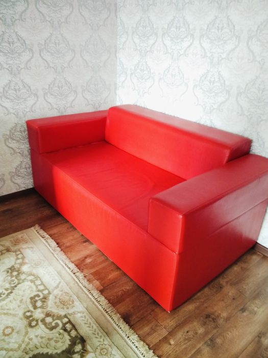 Продам легкий диван 25т.