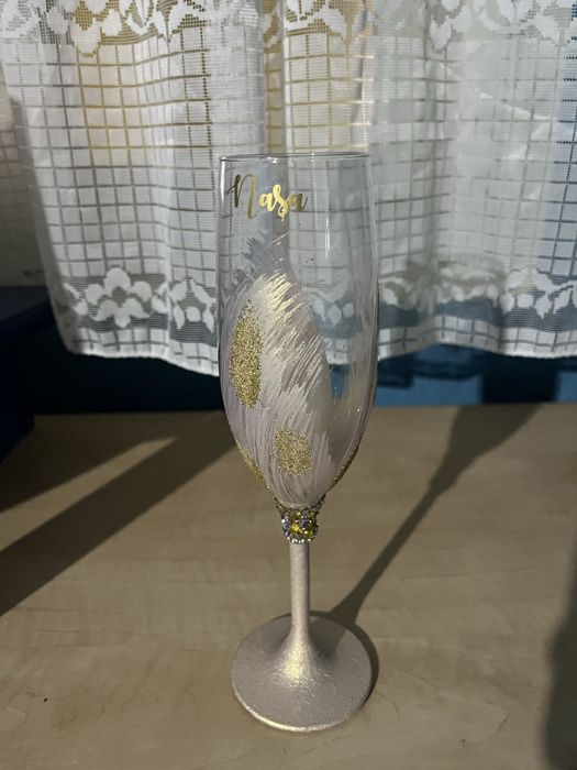 Vand pahare pentru nuntă