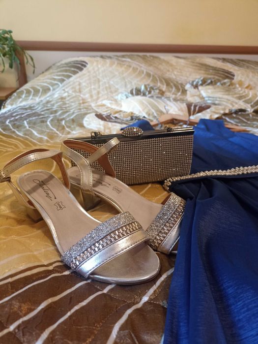 Сребрист комплект