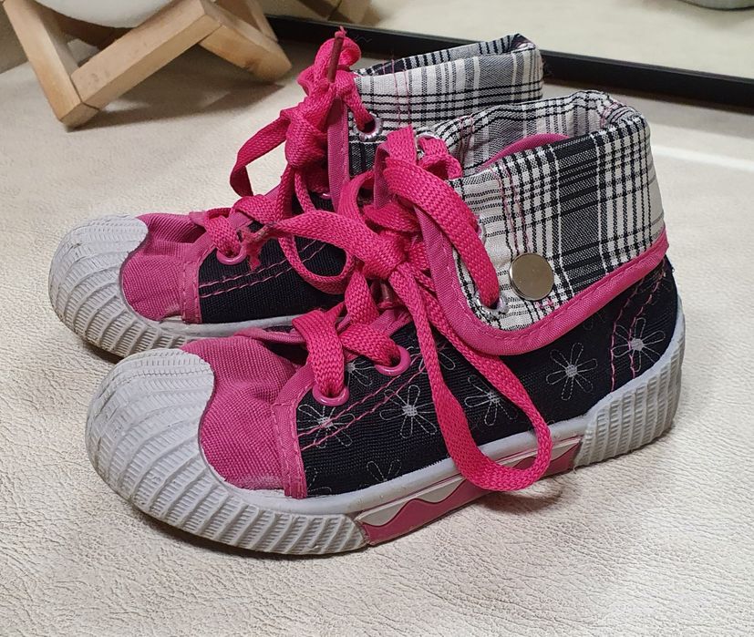 Кеды на девочку.