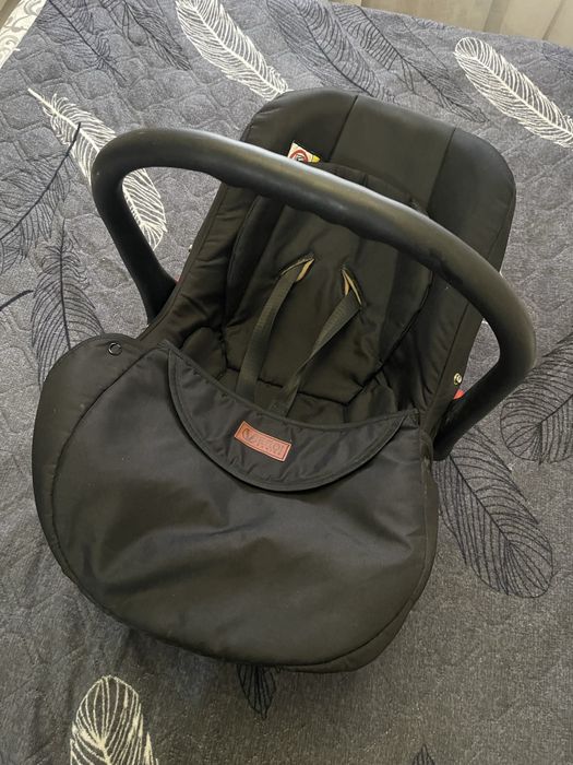 Продам детский стол и автокресло